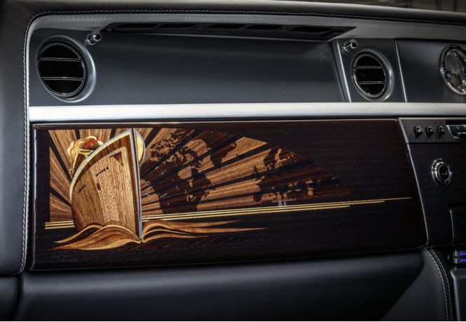 Из ворот завода в Гудвуде выехал последний Rolls-Royce Phantom VII