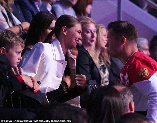 Daily Mail показала Кабаеву с "детьми Путина"