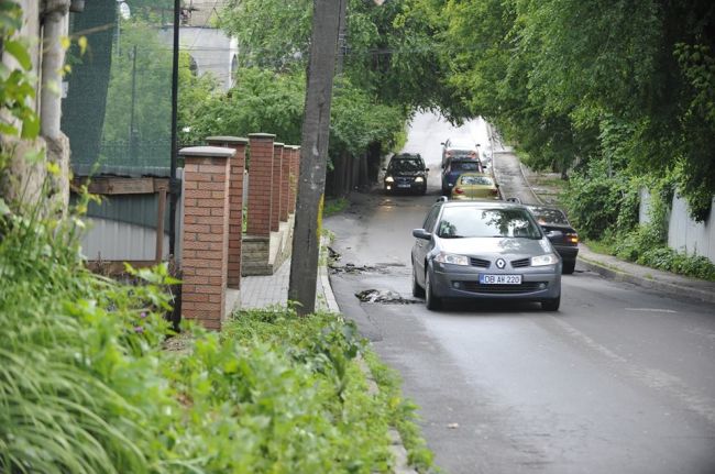 Strazile din capitala exact ca in filmele "3D" despre razboi