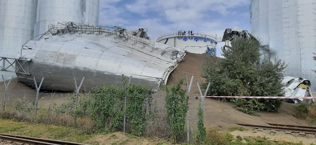 В порту Джурджулешт рухнули два элеватора
