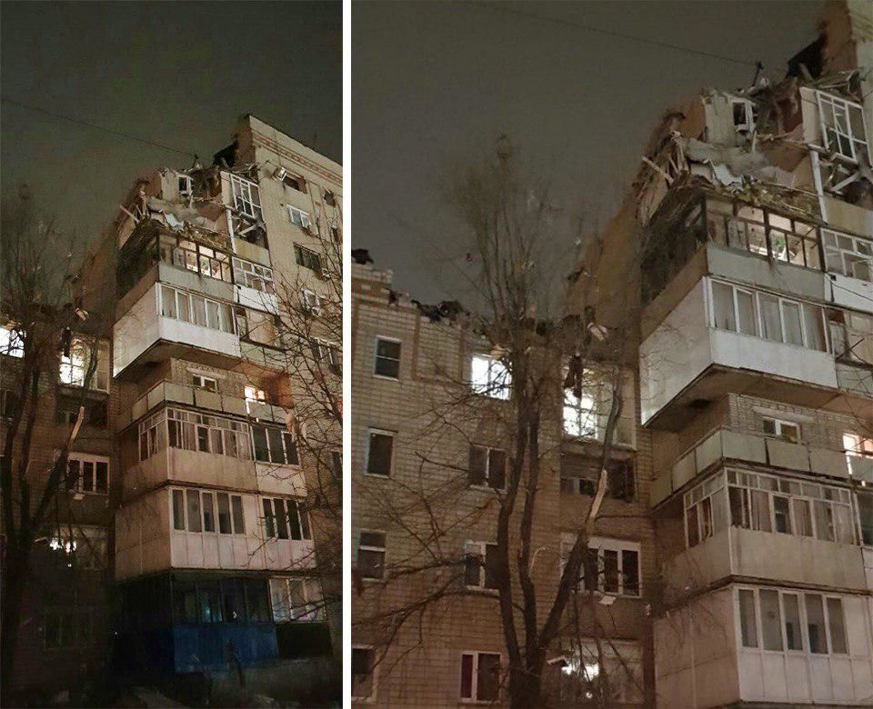 В городе Шахты спасатели ищут людей под завалами на месте взрыва в доме
