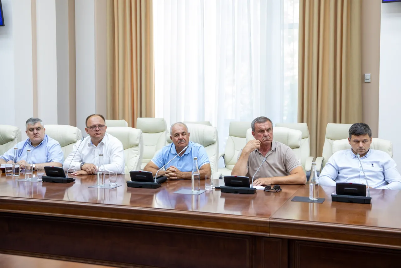 Fermierii sunt dezamăgiți de întâlnirea cu Recean și Bolea