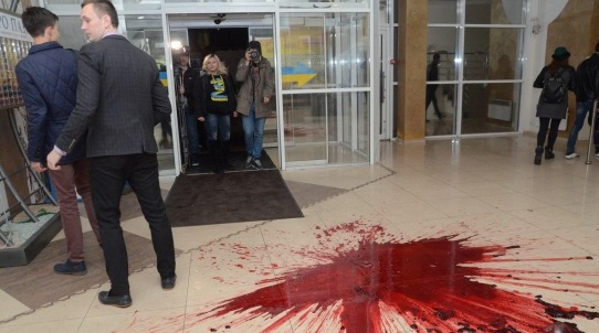 На Украине сорвали концерт Потапа и Насти Каменских, залив клуб "кровью"