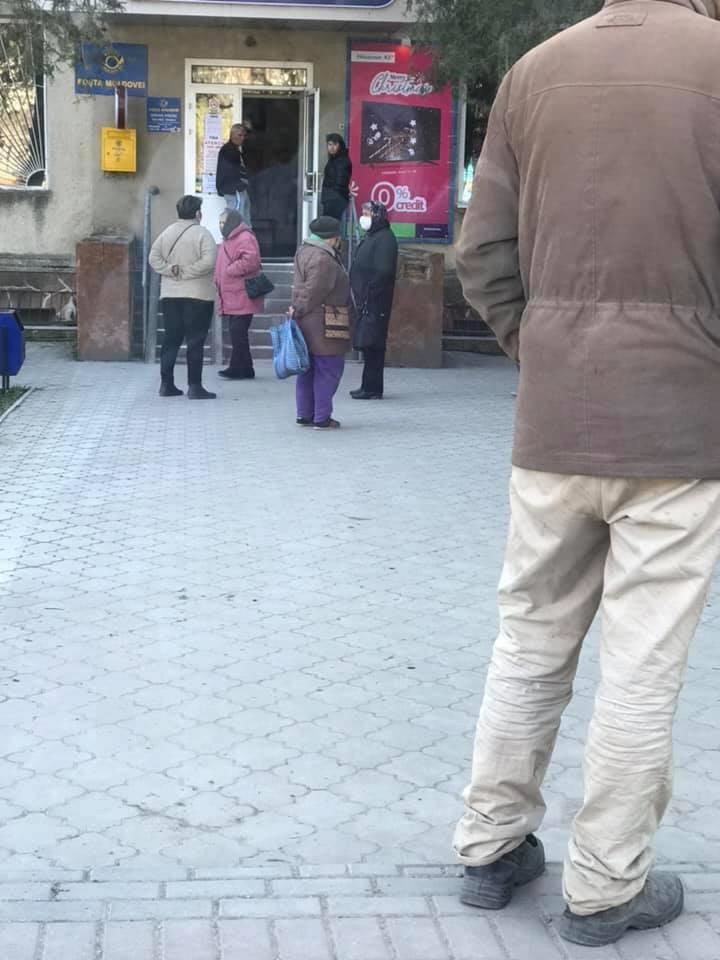 В центре Глодян, где зафиксирована вспышка COVID-19, многолюдно