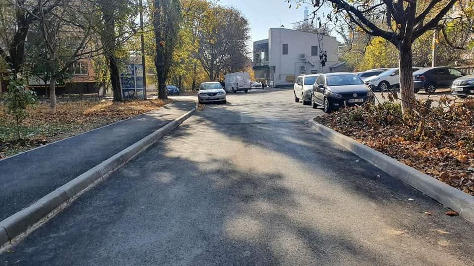 В Кишиневе продолжается благоустройство дворов жилых домов