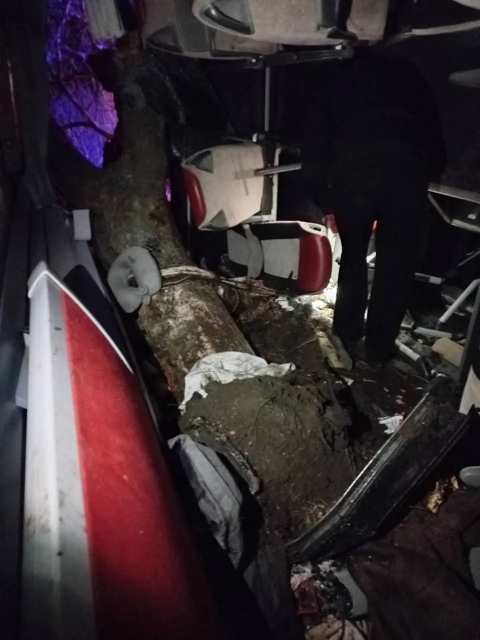 Accident grav la Florești: 16 persoane, rănite după ce un autocar s-a răsturnat