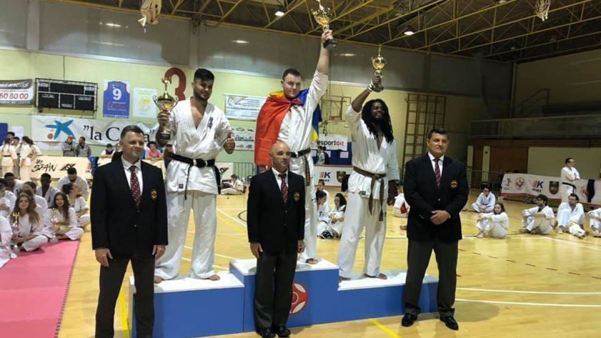 Офицер "Fulger" выиграл чемпионат по каратэ в Испании