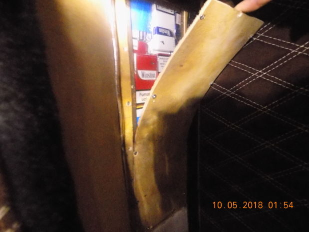 Четвероногие помощники учуяли три партии сигарет и алкоголя на КПП в Костештах