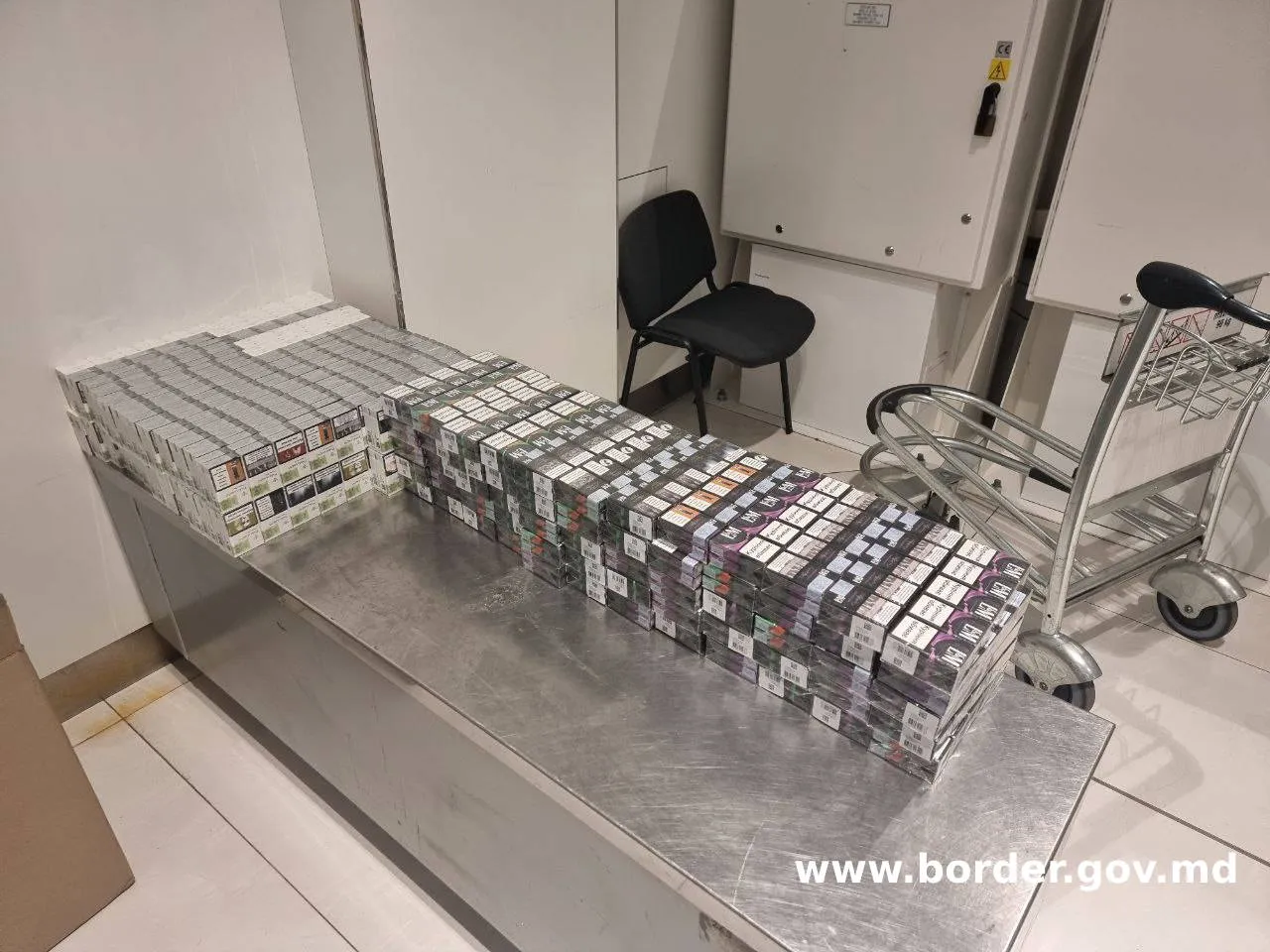 В кишиневском аэропорту задержали иностранца с контрабандой сигарет