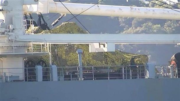Турецкая газета увидела танки на борту прошедшего Босфор российского судна