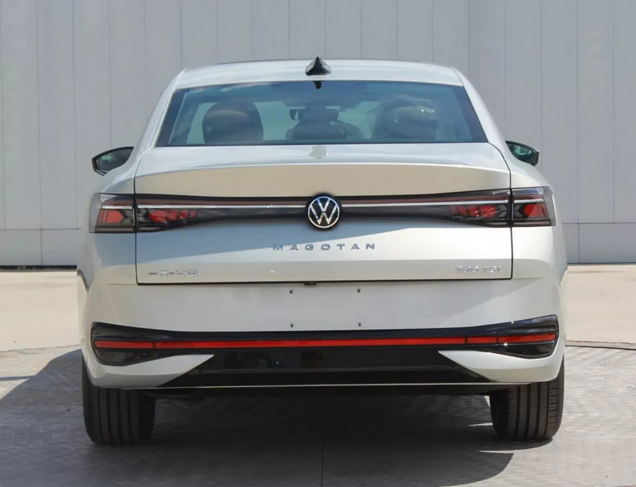 Новый седан Volkswagen Passat 2024 показали на первых фото