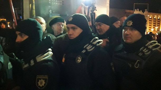 В Киеве на Майдане появились палатки
