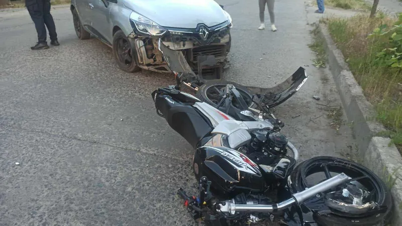 ДТП в Бельцах: автомобиль сбил двух подростков на мотоцикле