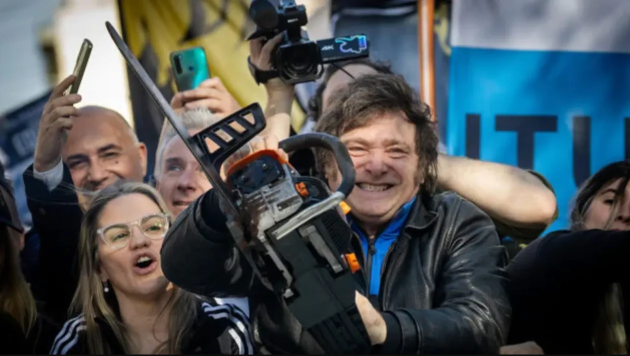Президентом Аргентины стал политик, который обещал сжечь Центробанк