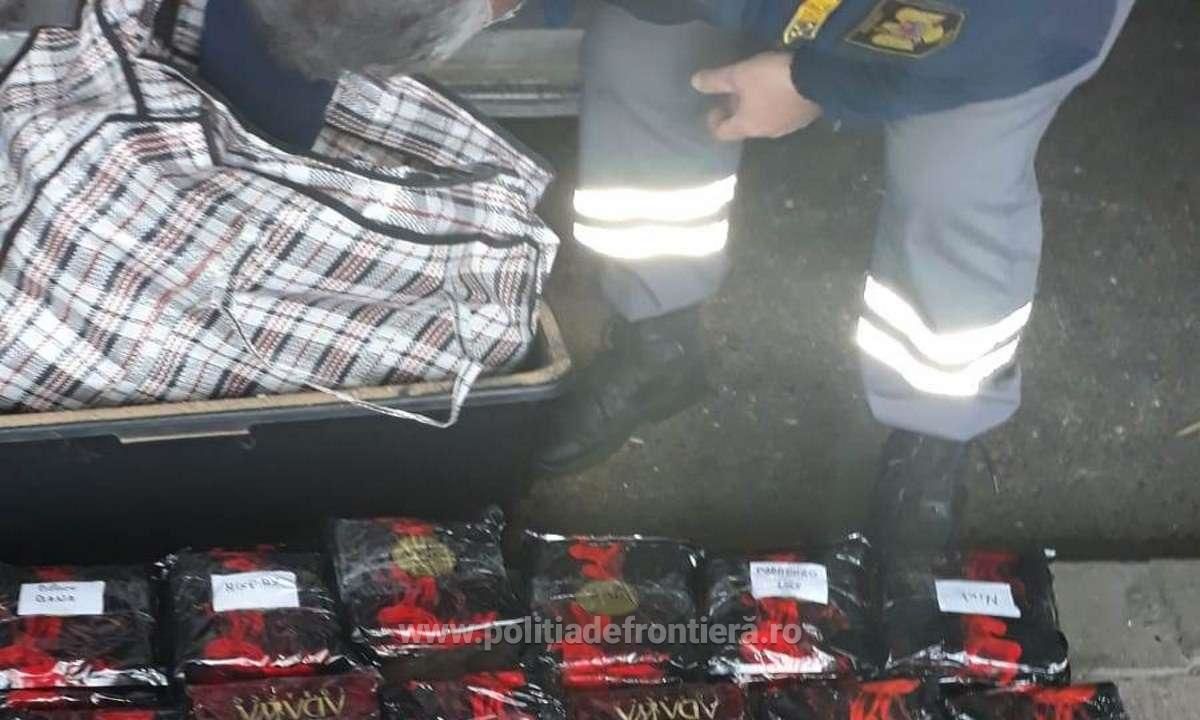 В грузовике из Молдовы контрабандный табак для кальяна был спрятан в ящике с песком