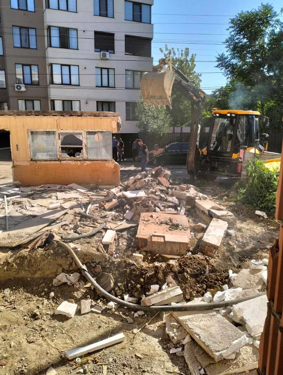 O construcție neautorizată, demolată în Capitală