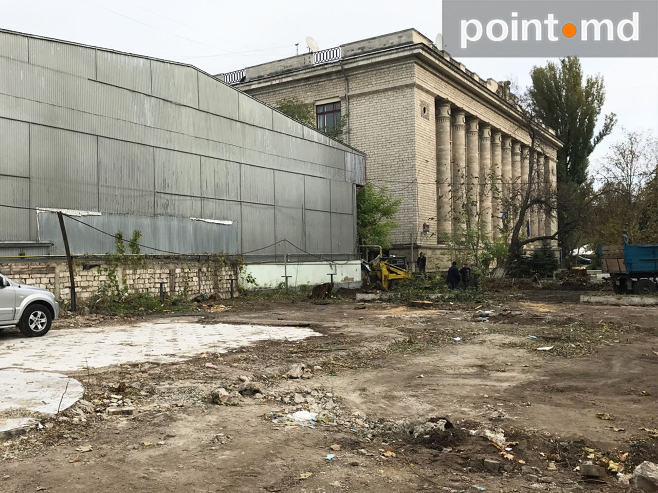 O porțiune a străzi 31 August, împânzită de crengi tăiate