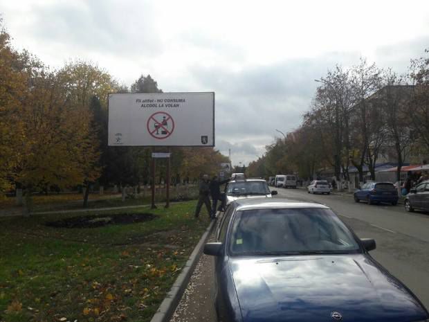 Вдоль дорог Молдовы появились панно с социальной рекламой