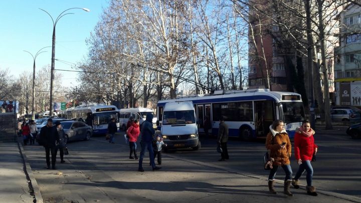 ДТП в столице: столкнулись троллейбус и маршрутка