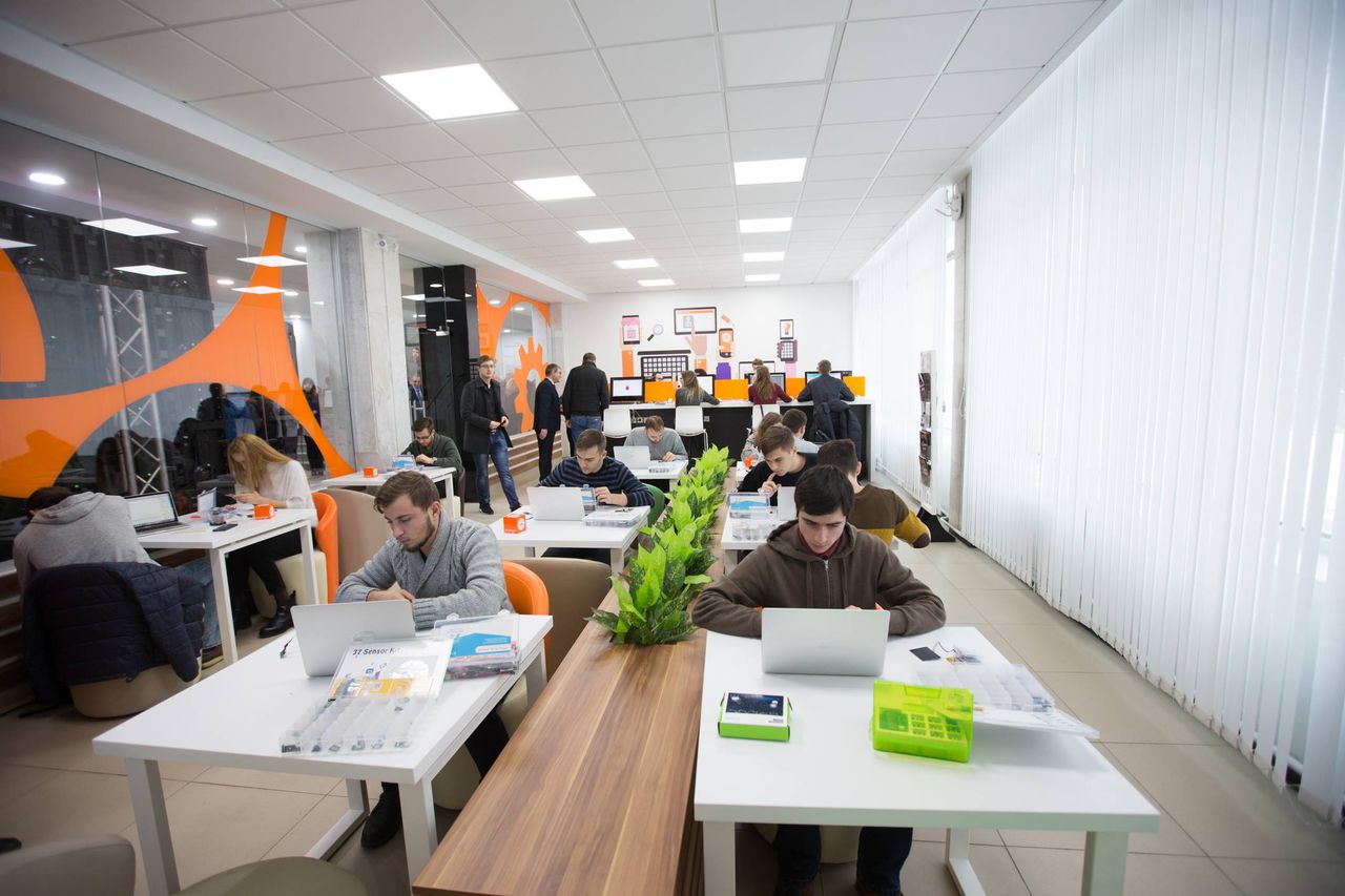 Experienţe digitale incomparabile la Orange WiFi Cafe ®