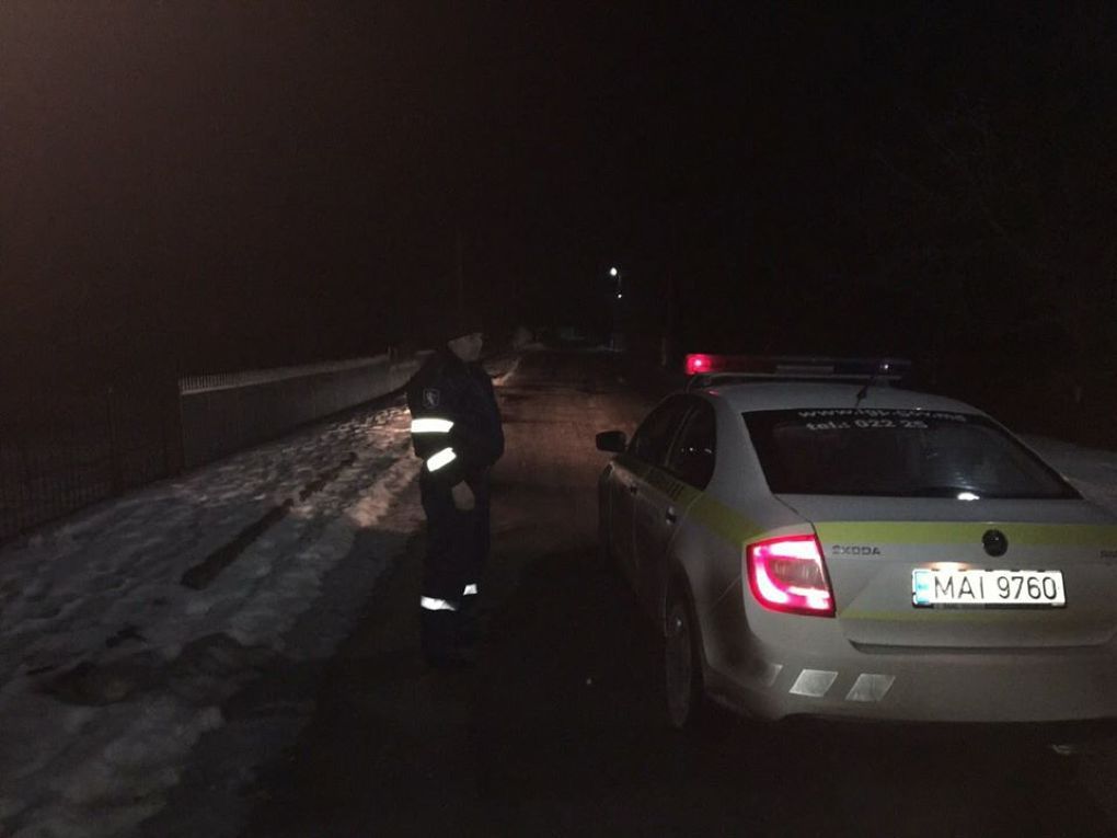 Un șofer în scaun cu rotile, salvat de polițiștii de patrulare