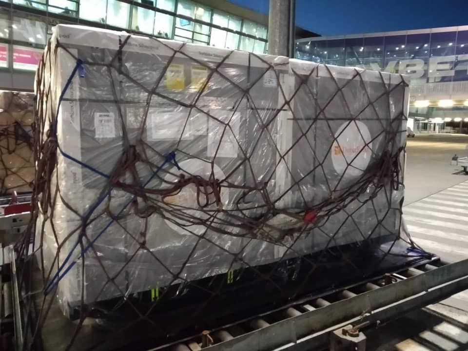 Украина получила американский груз инновационных лекарств против коронавируса