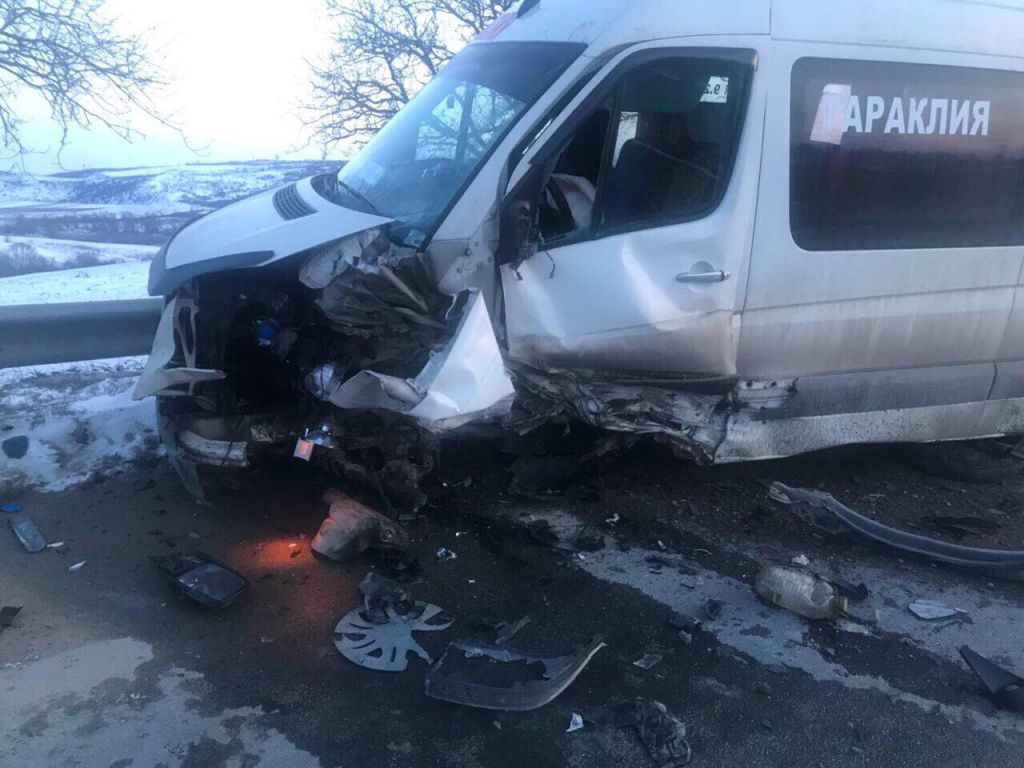 В Хынчештах произошло тройное ДТП с участием рейсового микроавтобуса