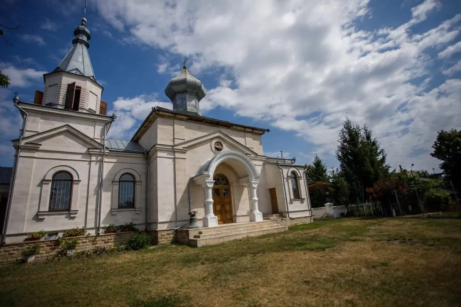 В Криулянском районе идет реставрация усыпальницы семей Макри-Донич