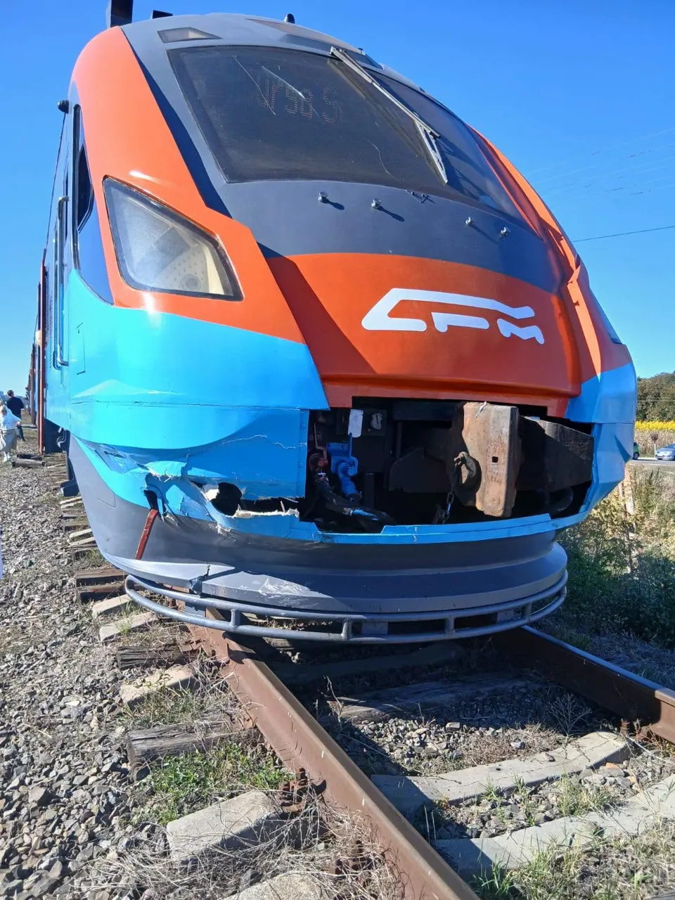В Новоаненском районе поезд протаранил Hyundai: в авто находились два человека
