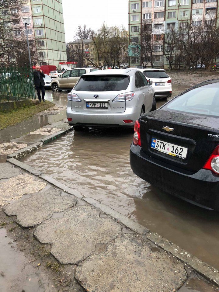 Inundaţii în sectorul Râşcani din cauza ploii