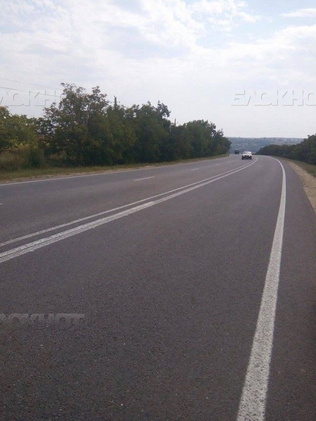 На трассе Оргеев-Резина нарисовали "тройную сплошную" линию