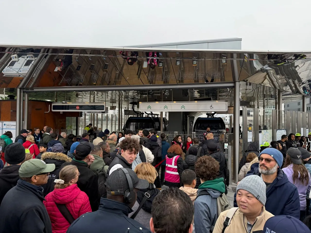 Во Франции открыли крупнейшую в Европе городскую канатную дорогу