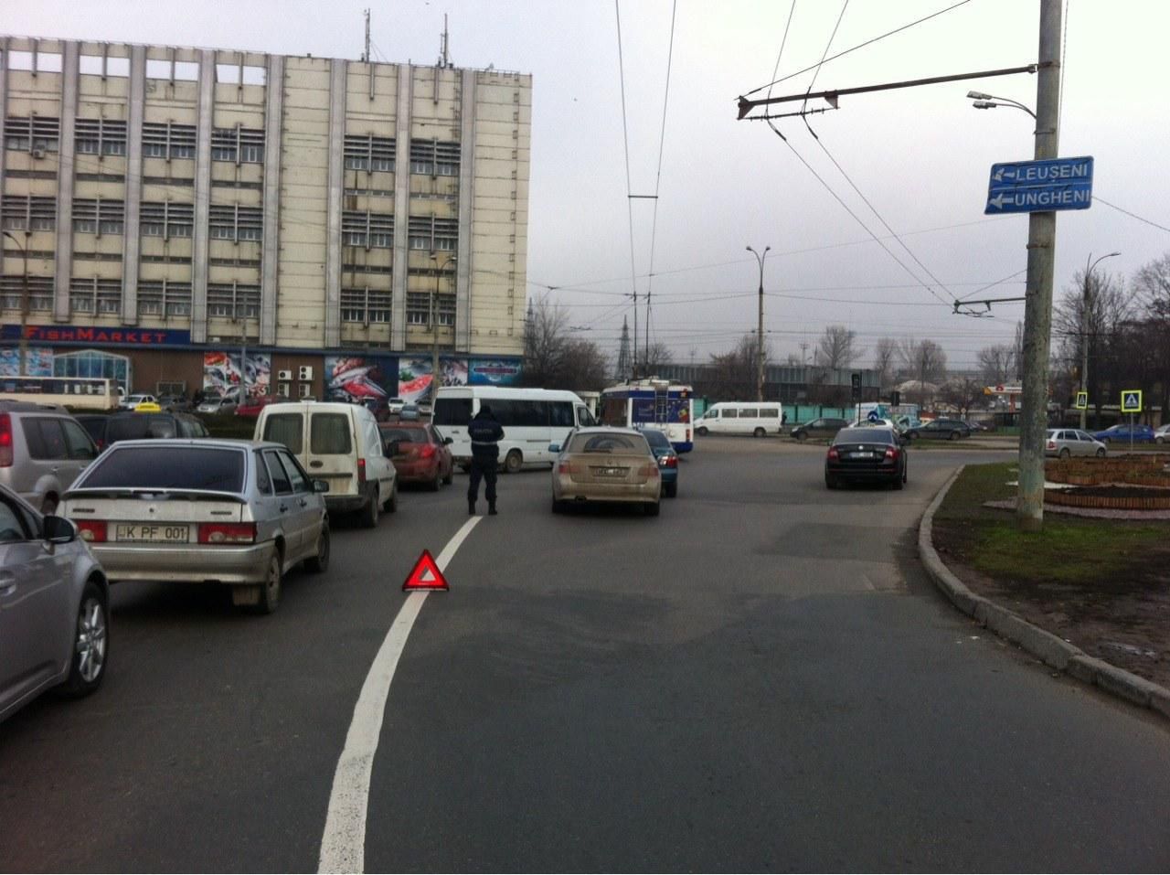 InfoTrafic 16:10: Flux majorat de transport. Străzi de ocolit