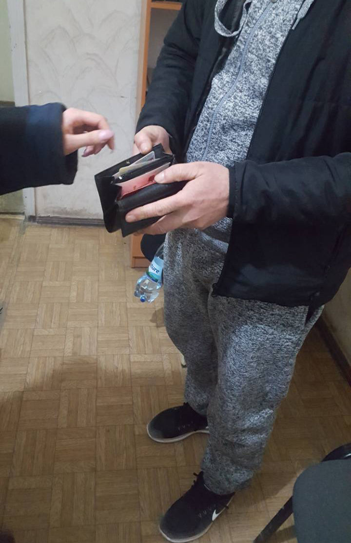 Patru moldoveni au fost prinși cu buletine românești false și permise de conducere contrafăcute