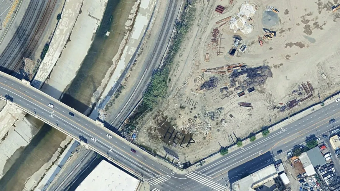 Полиция и блогеры пытаются разгадать сообщения, замеченные на Google Maps