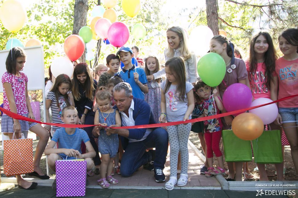 Vlad Plahotniuc, a participat la inaugurarea unui nou teren pentru copii