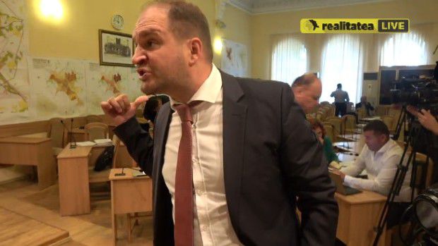 Mare tărăboi la ședința CMC! Aleșii locali și-au ieșit din fire în timpul discuției unui proiect
