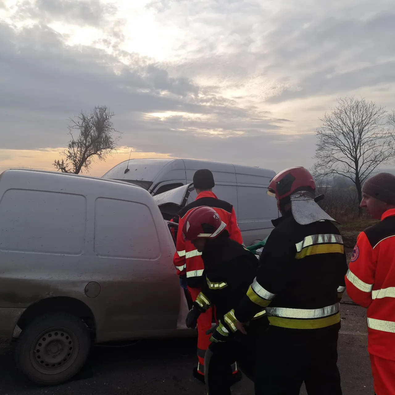Accident la Bălți: Un bărbat a rămas blocat într-o mașină avariată