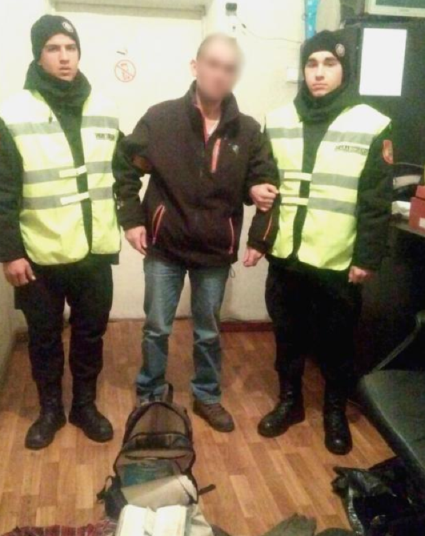 Мужчина хотел поджечь себя у рождественской елки в центре Кишинева