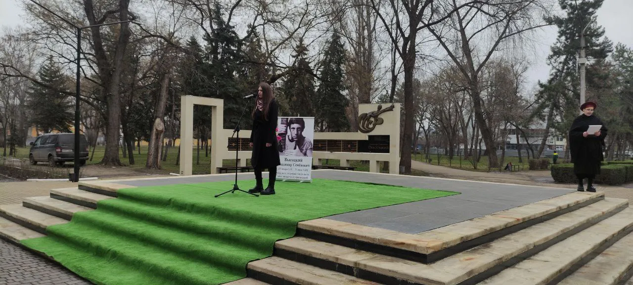 В Бельцах почтили память Владимира Высоцкого — сегодня 85 лет со дня рождения поэта