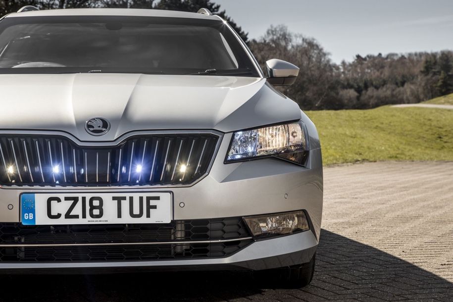 Skoda представила бронированный Superb