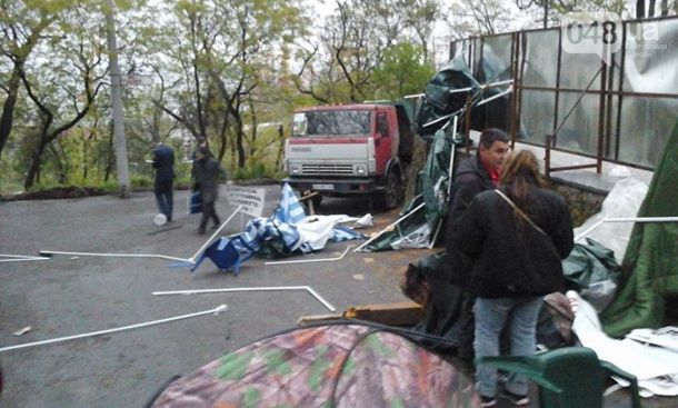 Драка у горсовета Одессы: трое пострадавших