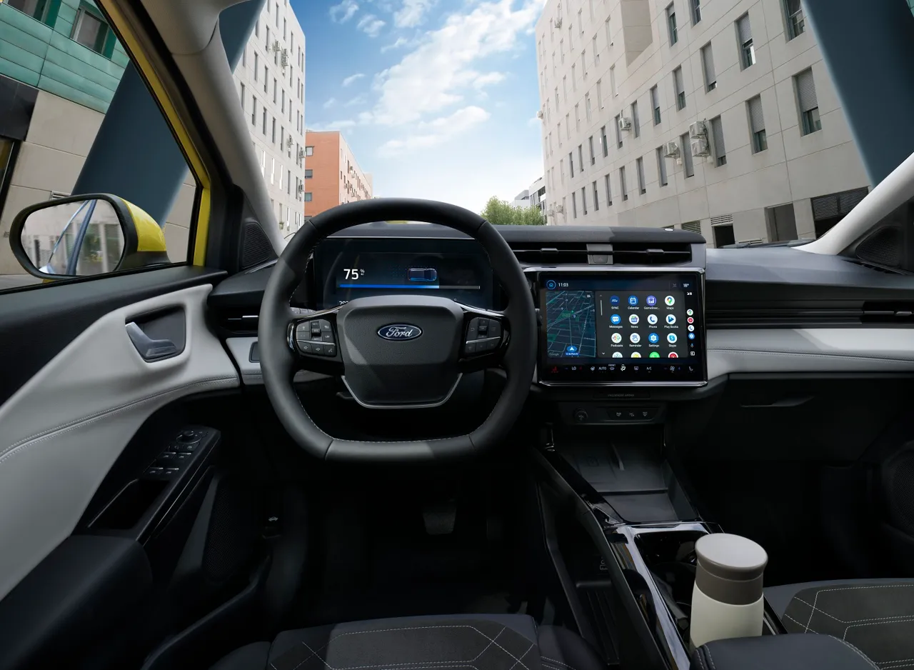 O versiune electrică a apărut pentru prima dată în gama Ford Puma