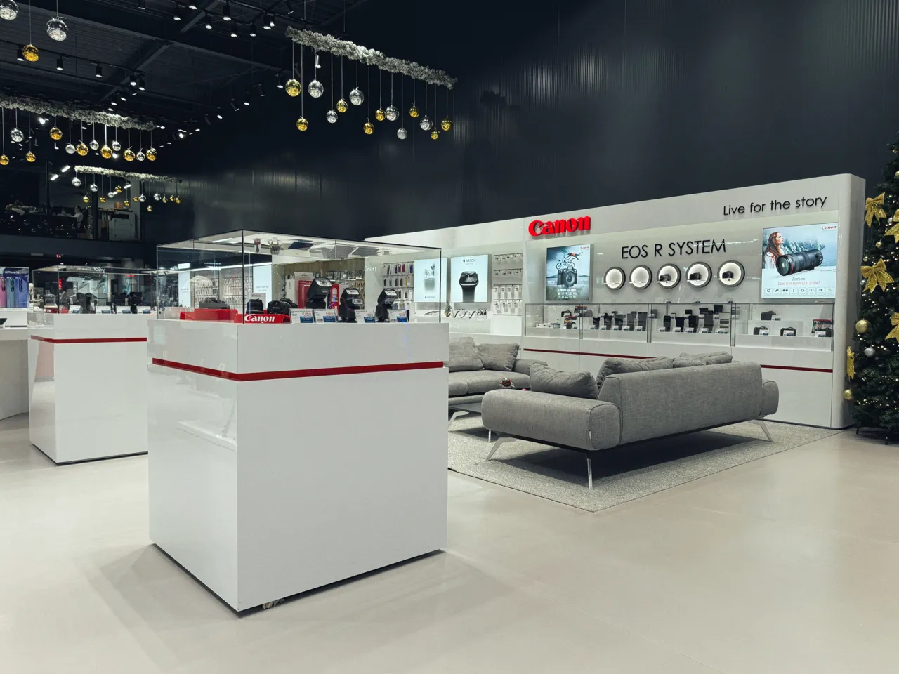 Ultra: Премьера Canon EOS R1 и Canon EOS R5 Mark II в новой бренд-зоне