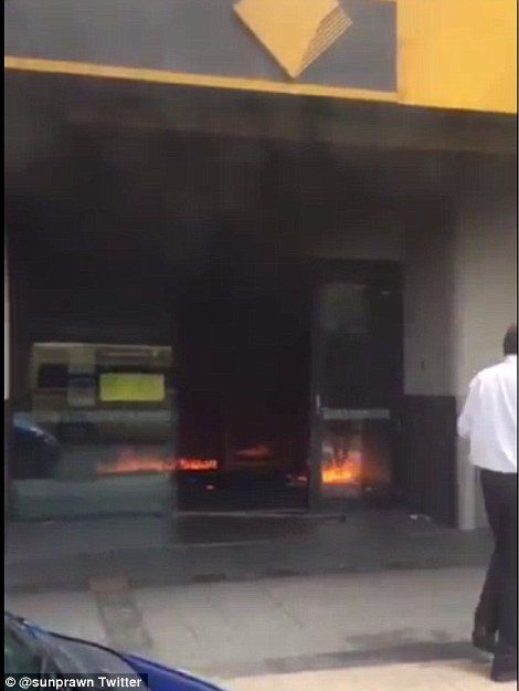 В Австралии мужчина устроил самосожжение в банке