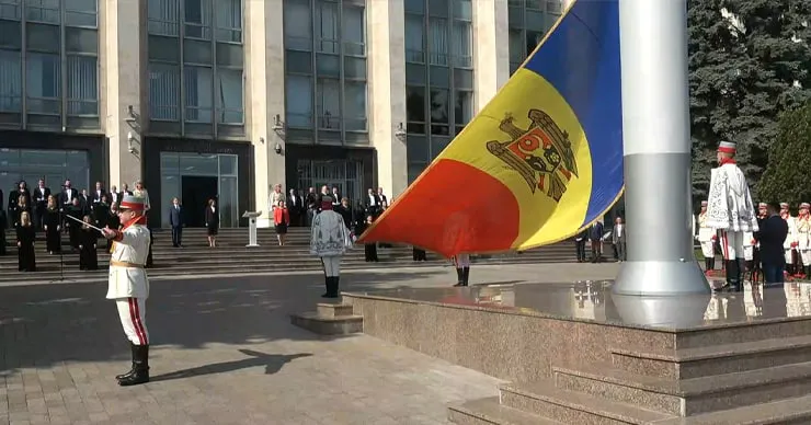 Майя Санду выступила с обращением по случаю Дня государственного флага