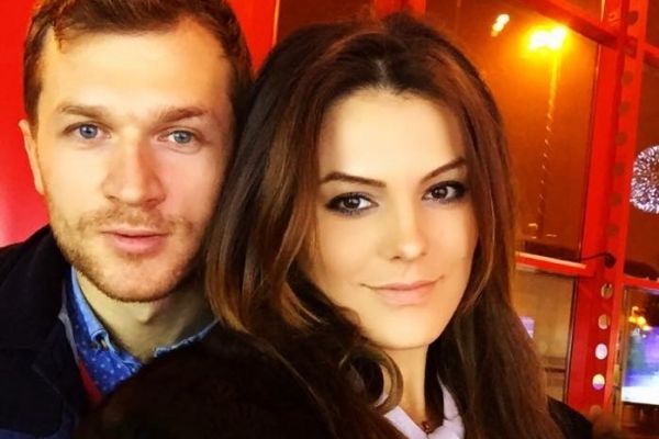 Alina Zotea, apare fara inelul de logodna pe deget
