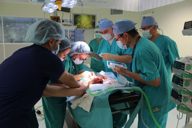Un nou-născut, salvat în ajun de Revelion. A fost operat imediat după ce s-a născut
