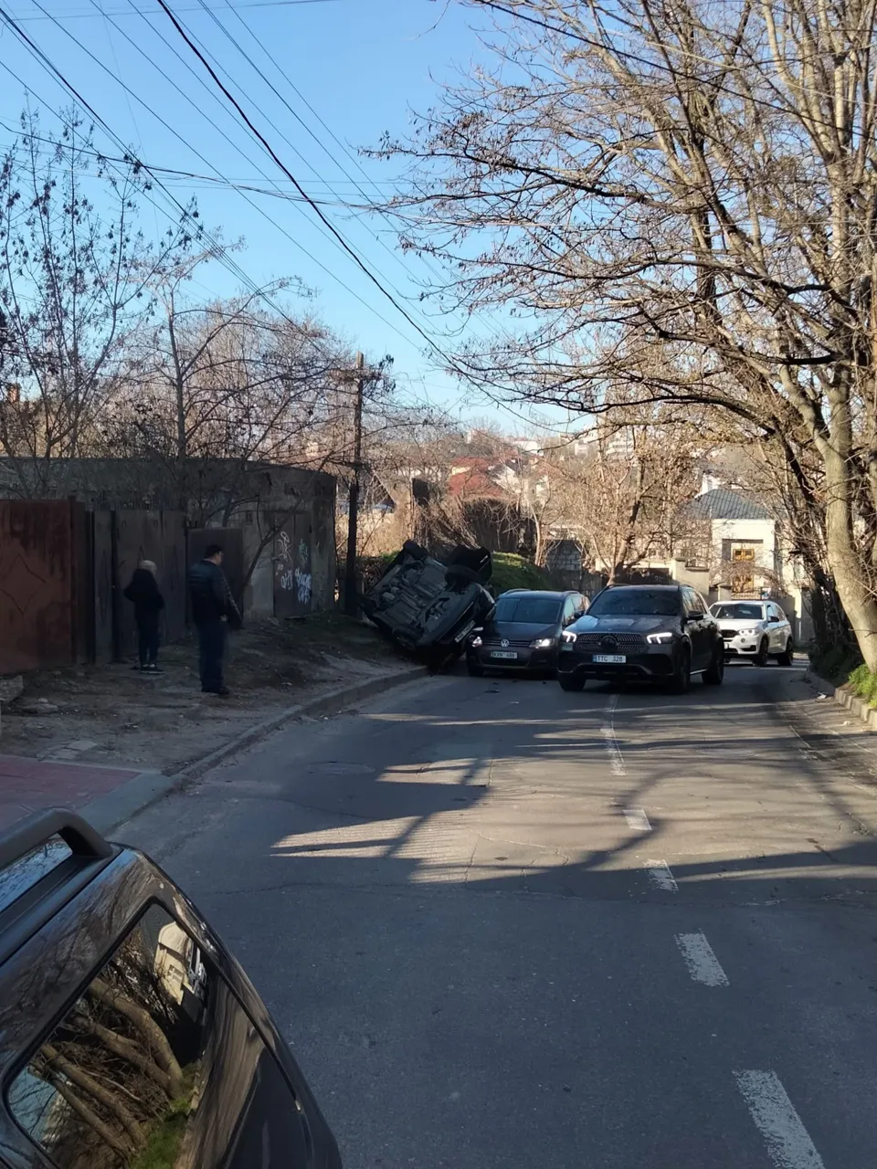 В Кишиневе произошло ДТП: перевернулся автомобиль