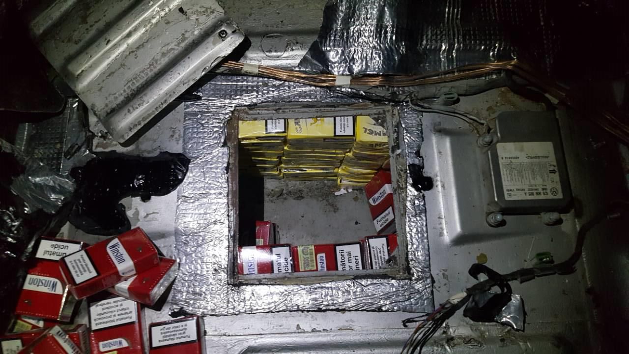 В Леушенах таможенники задержали более 100 тысяч контрабандных сигарет